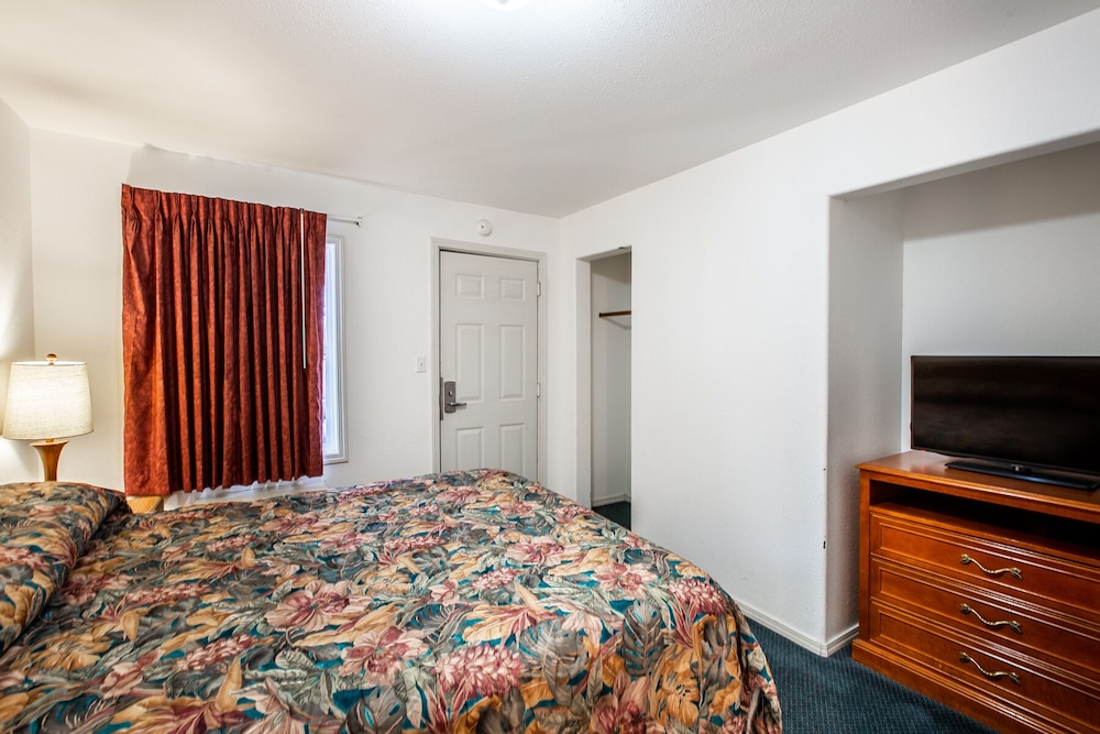 Autzen Inn view 3