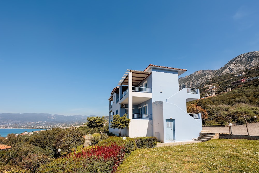 Seaview Getaway With Pool Panoramic Views