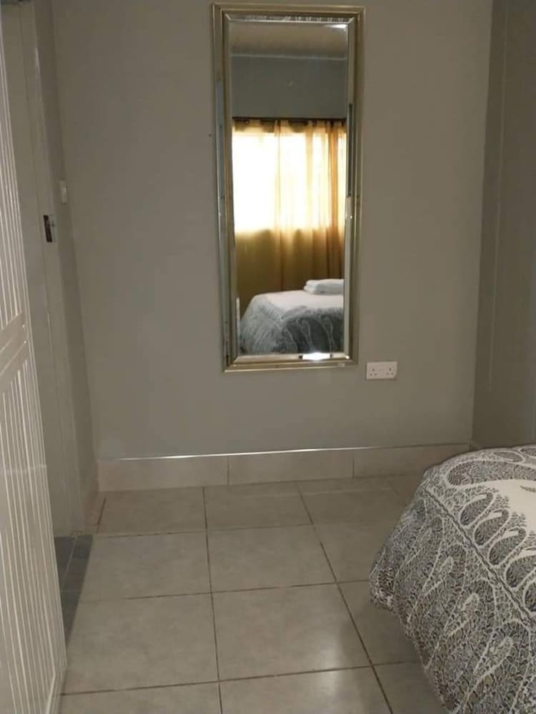 Spacious, With Great Design 2 Bedroomed Apartment view 4