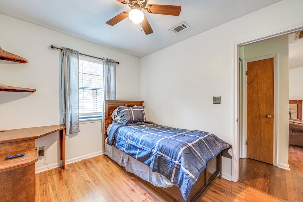 Quiet & Convenient Tallahassee Home, 4 Mi to Lake!