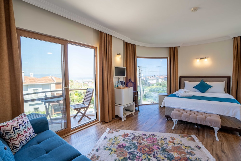 Cunda Giritlioğlu Otel Yetişkinlere Özel +12 - Image 14