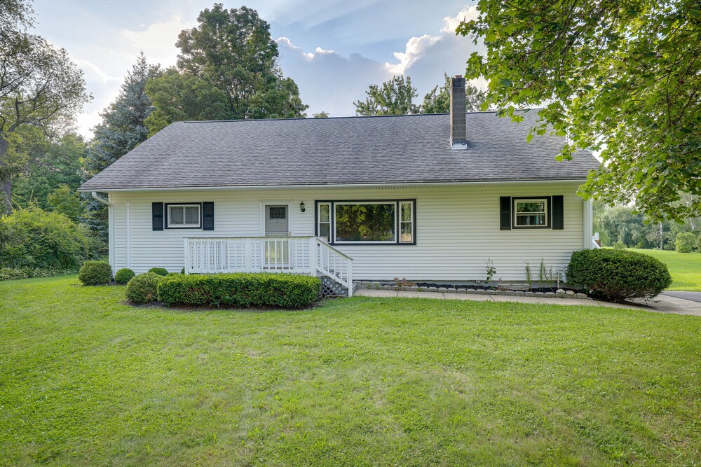 Watkins Glen Home w/ Hot Tub ~ 3 Mi to Raceway! view 4