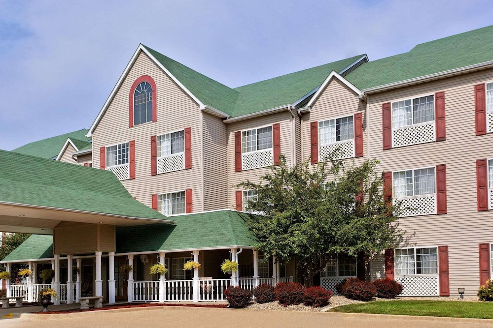 Forsyth Vacations - Country Inn  Suites by Radisson, Decatur, IL - Property Image 1