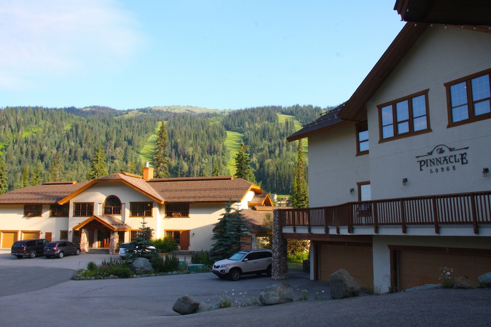 Sun Peaks Vacations - The Pinnacle Lodge - Property Image 7