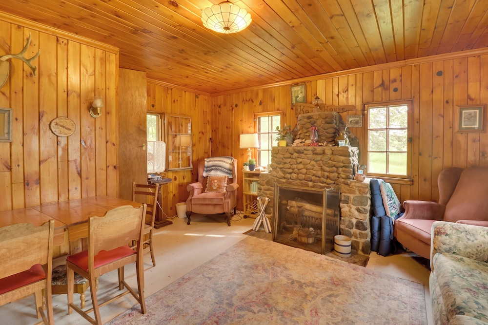 Unplug & Unwind Lakeside: Cabin in Vergas