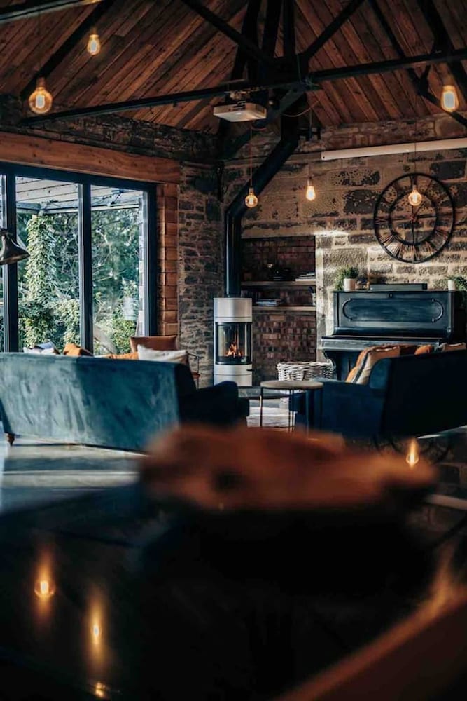 The Stables - Unique Conversion With hot tub