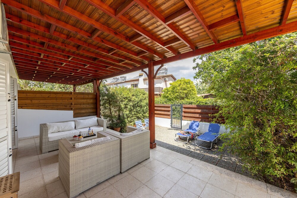 Larnaca Seaside Villa Marina 44