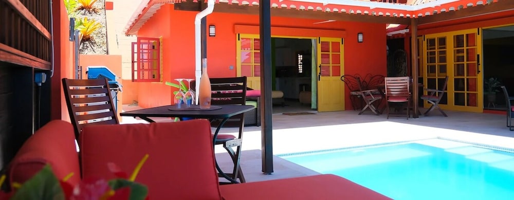 Flamingo Bequia - 4 B R Villa Including Cottage