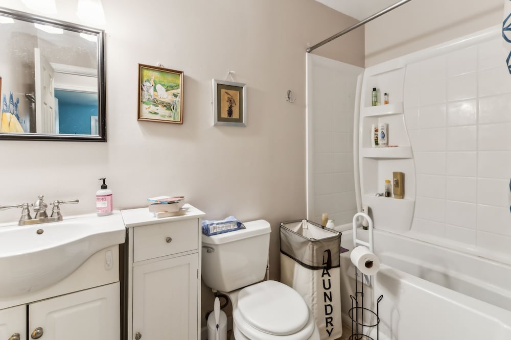 Charming Family Retreat With Scenic Views 3 Bedroom Home