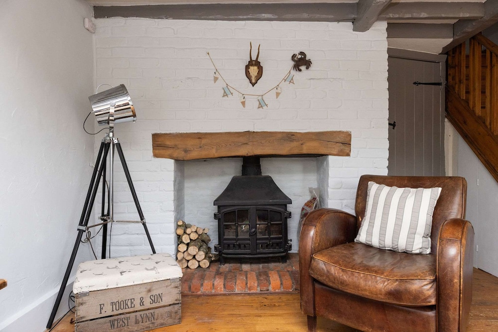 Cosy Character Cottage by the Sea