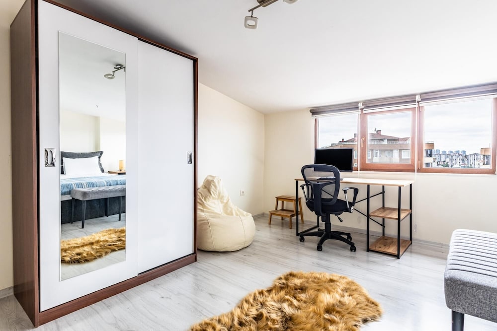 City View Flat w Terrace 10 min to Buyaka Mall