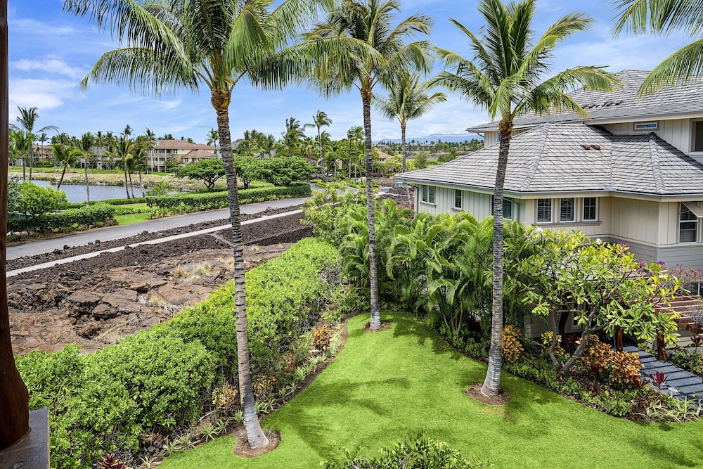 Waikoloa Beach S E33 2 Bedroom Condo by RedAwning