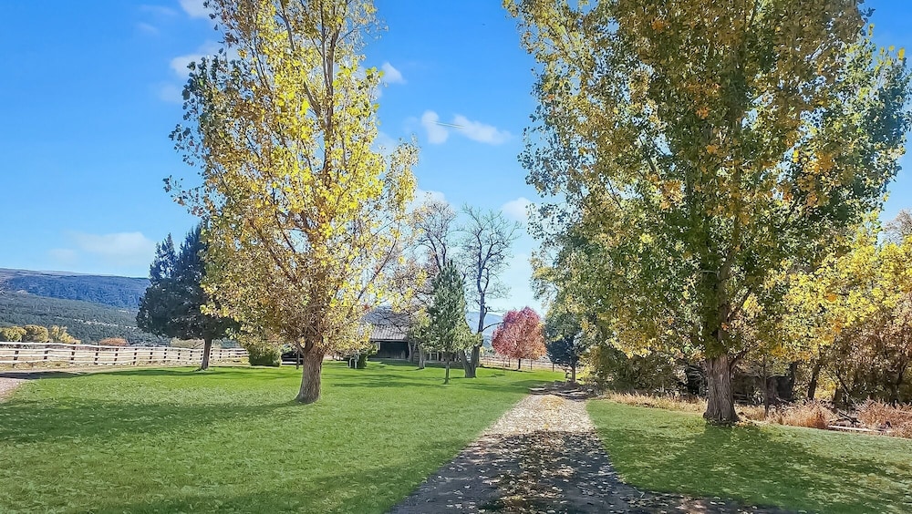 Timeless Mesa Hideaway 2 Bedroom Cabin
