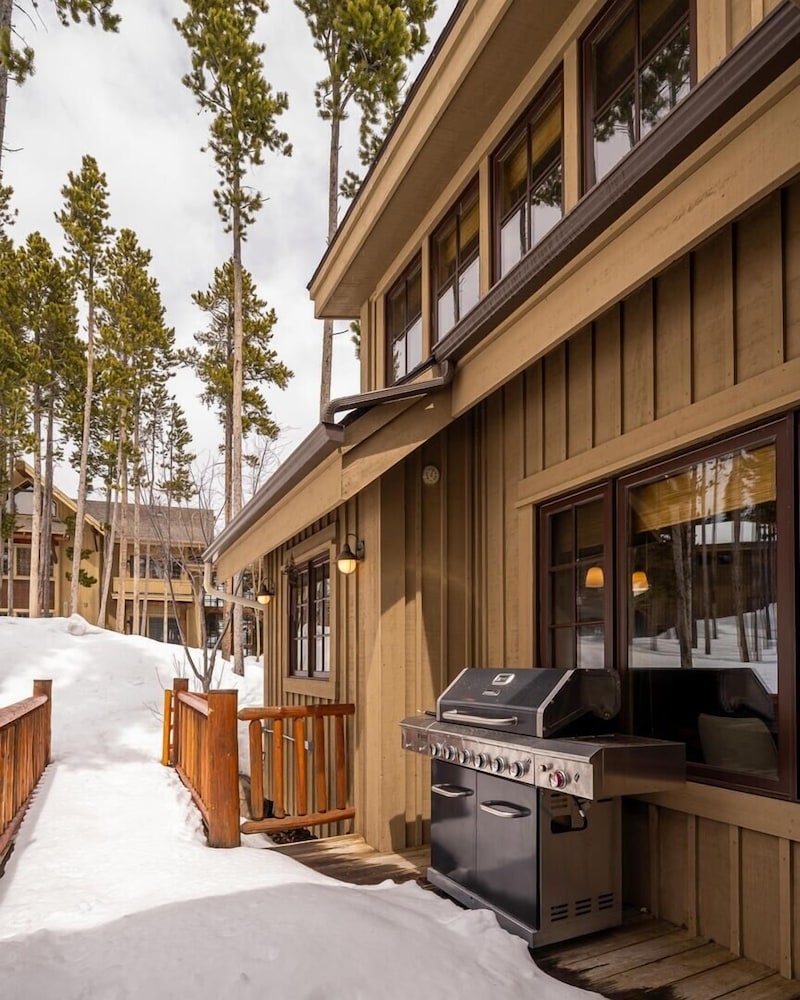 5 Hidden Trail 4 Bedroom Home by Moonlight Basin Lodging view 4