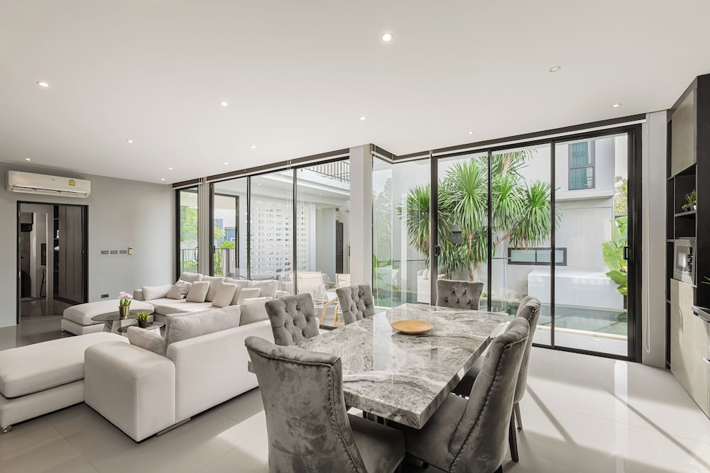 3-Bedroom Wallaya pool villa in Bangtao