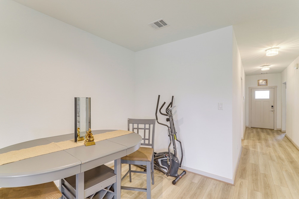 Fenced Yard: Quiet Family Home in Richmond