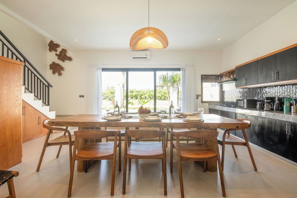 4 Bd Seminyak Retreat, Rice Fields 4 Mins to Beach