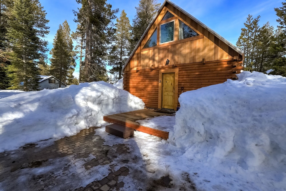 Augies Authentic Log Cabin! Pets Welcome! view 4