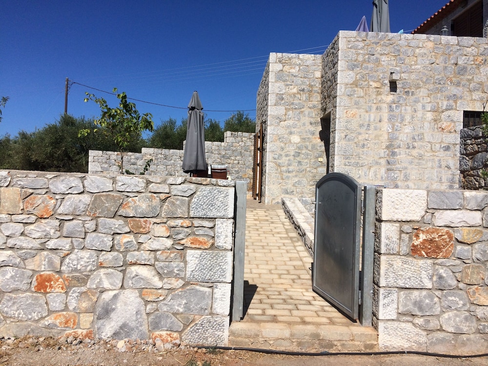 Leonidas Stone Houses Near Beach 50 Meters Away From Tavern With Local Food view 5