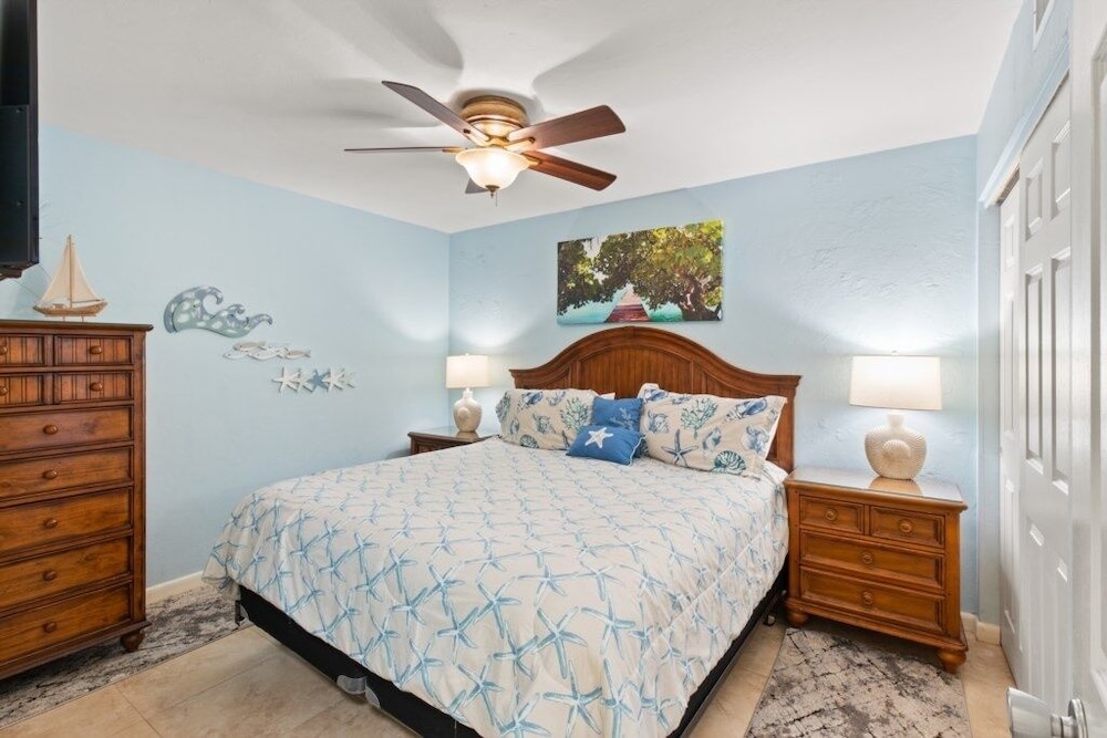 South Seas Beach Villa 2412 1 Bedroom Condo by RedAwning view 2