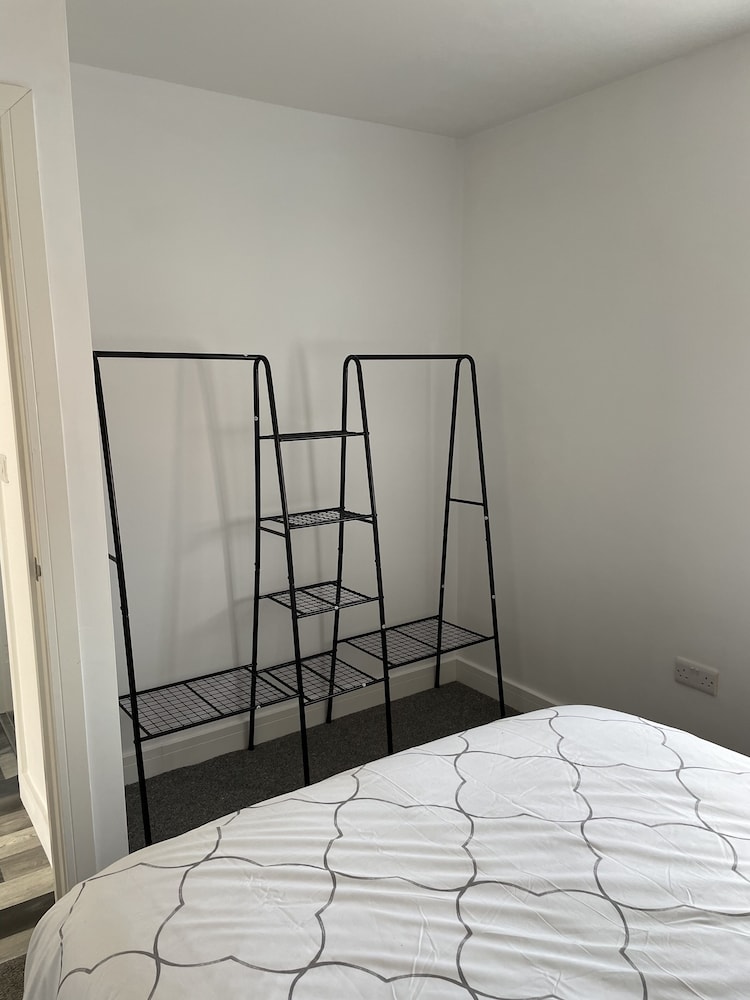 Impeccable 1-bed Apartment in Chesterfield view 2
