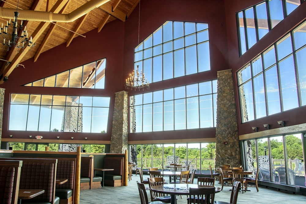 Three Bears Waterpark Resort Near Tomah, Ascend Collection Hotel