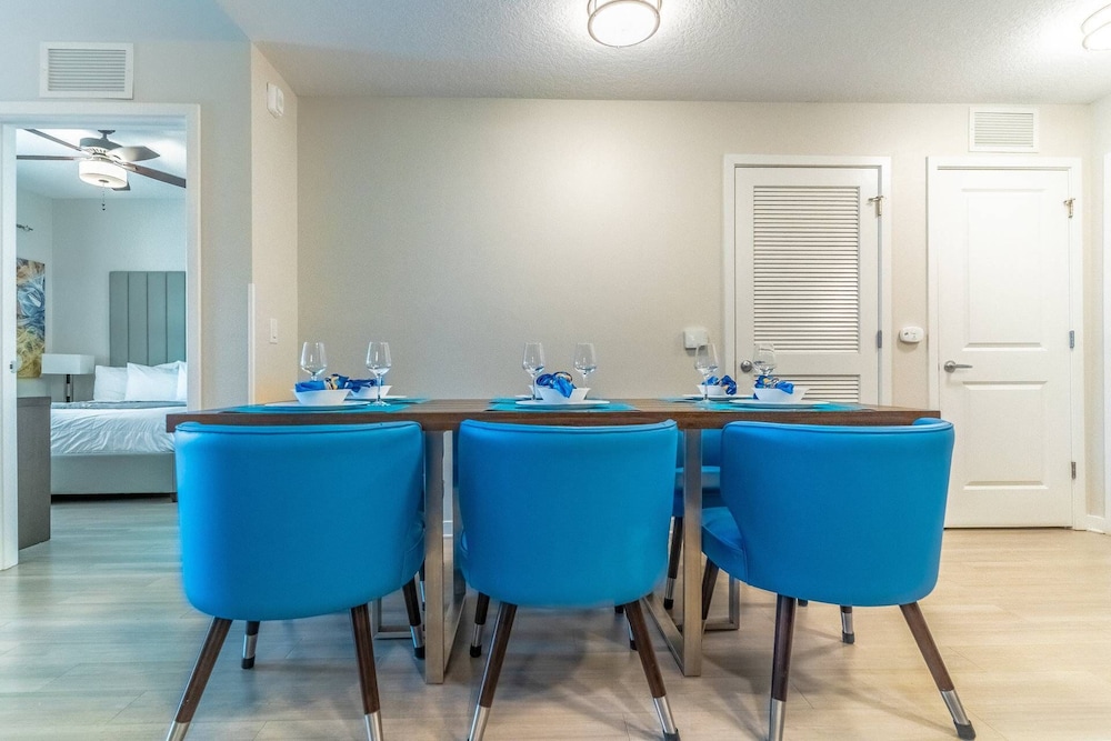 4001 Vista Cay
