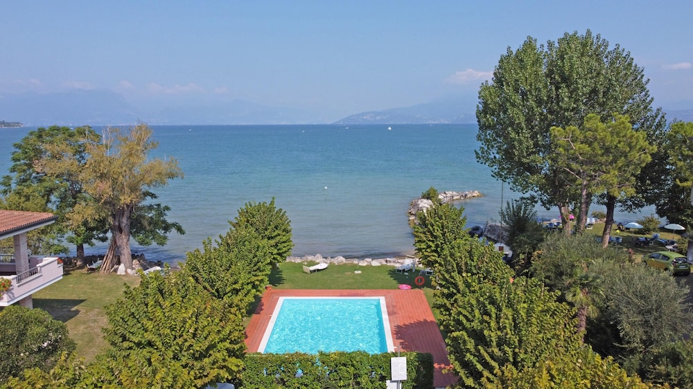 Casa Lugana 8 in Sirmione view 3