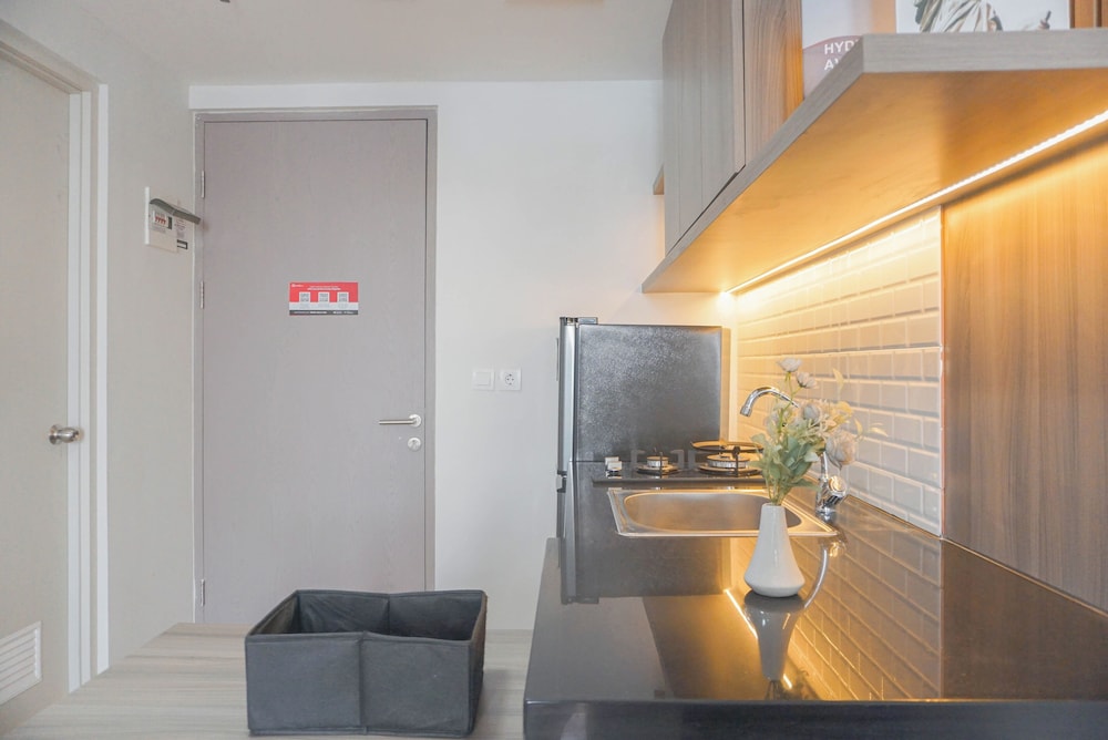 Cozy And Modern Look 1Br Apartment Vasanta Innopark By Travelio