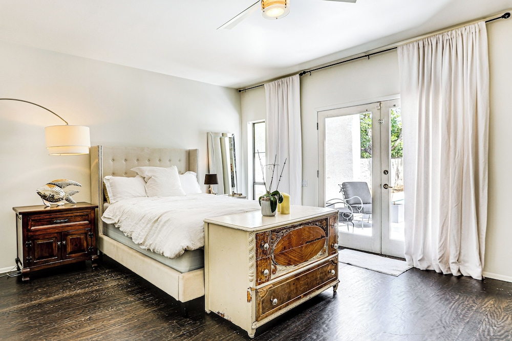 Dog Friendly! Modernist Oasis in North Scottsdale
