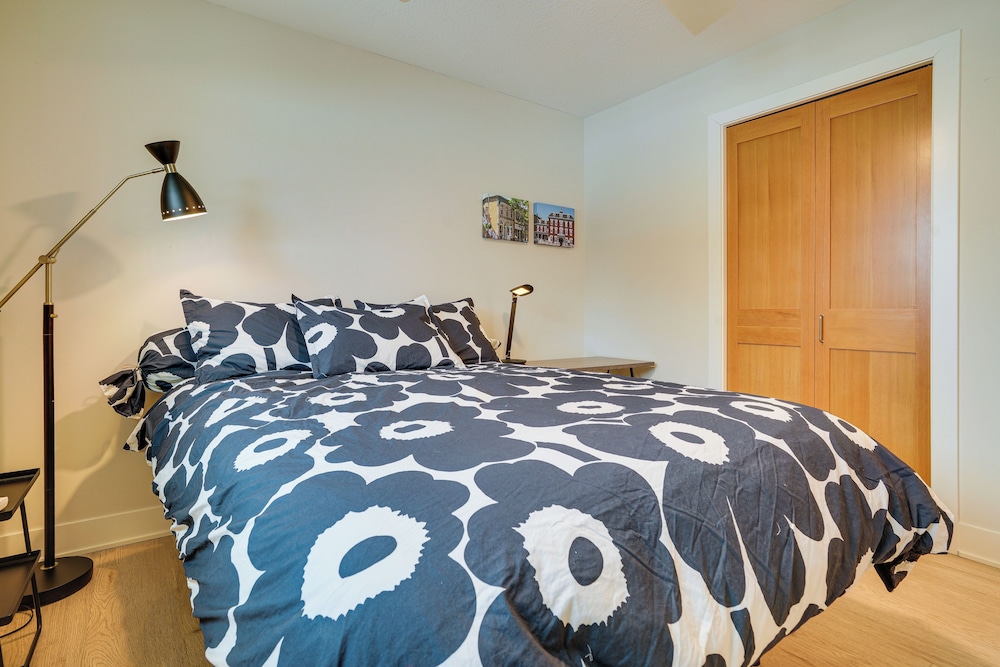< 1 Mi to Carleton College: Wfh-friendly Apartment