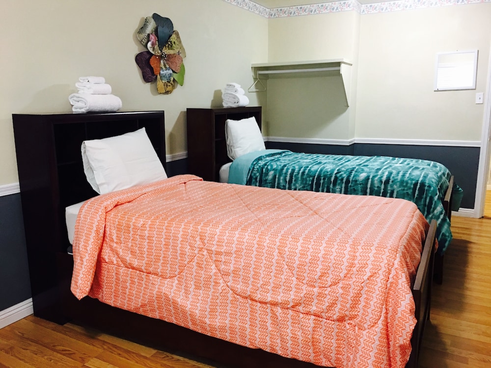 Traveler's Bed & Breakfast Hostel