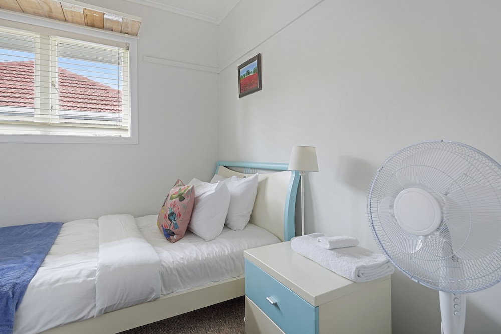 3 Bedroom In Papatoetoe w Parking - Wifi view 5