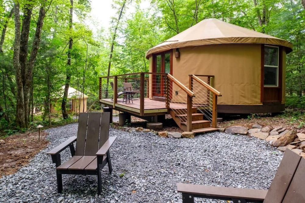 Creekside Yurt - The Dreamer