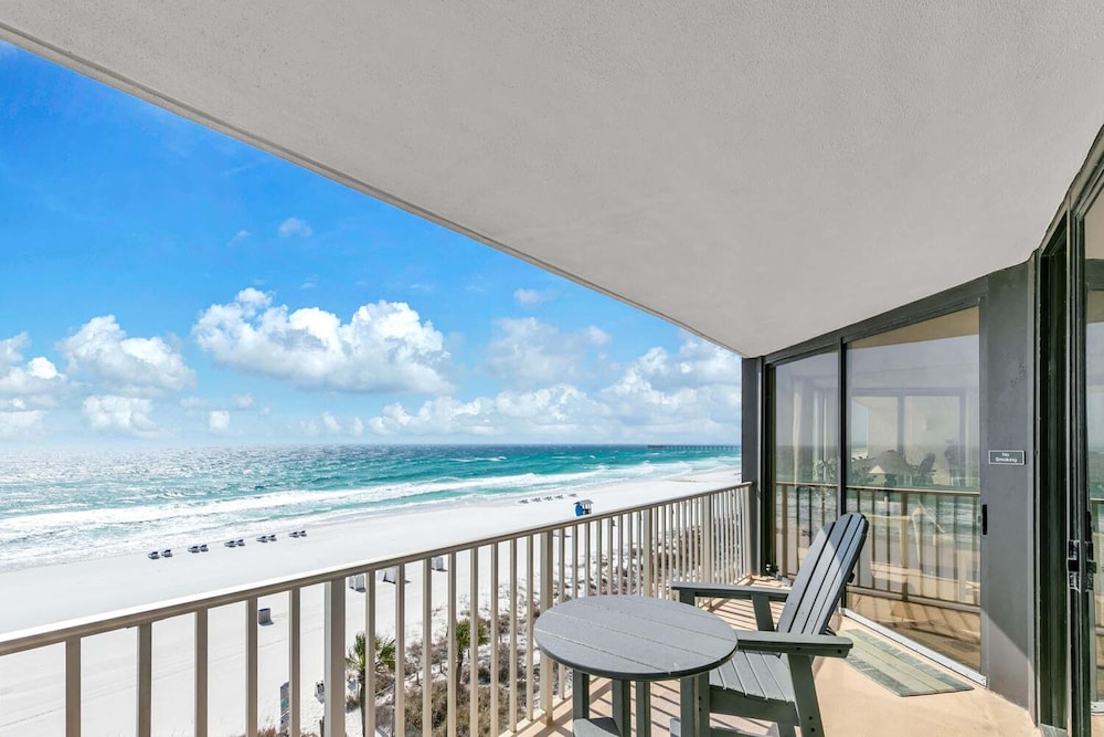 Leeward 403 at Edgewater