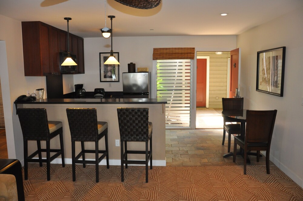 Aina Nalu #i109 2 Bedroom Condo by RedAwning