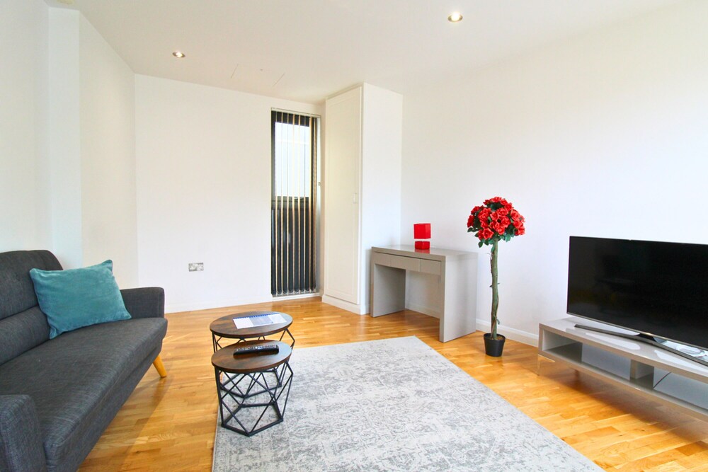 London Bridge – Tooley St by Viridian Apartments