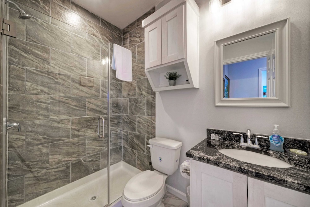 Sleeps 28 2 Homes w/ Boat Dock & Waterfront Pool Laguna Village Haven
