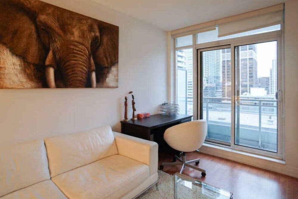 Style in Yorkville - Image 5