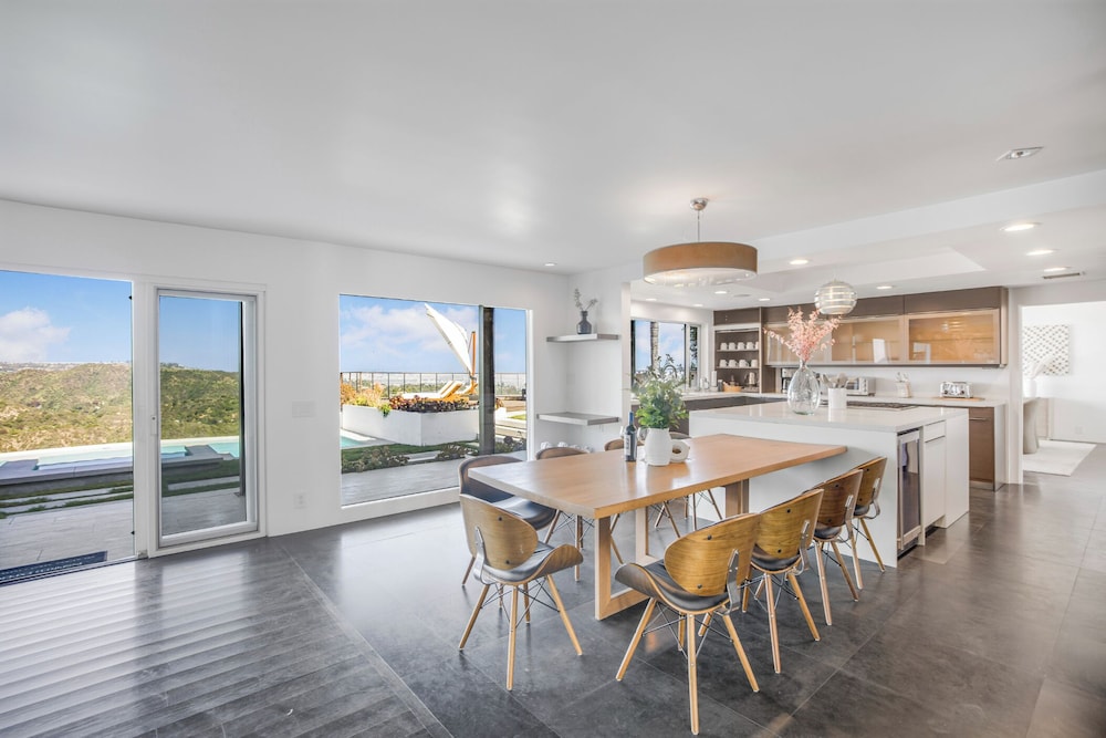 Stradella View - Bel-air Oasis w/ Infinity Pool & Stunning Panoramic Views