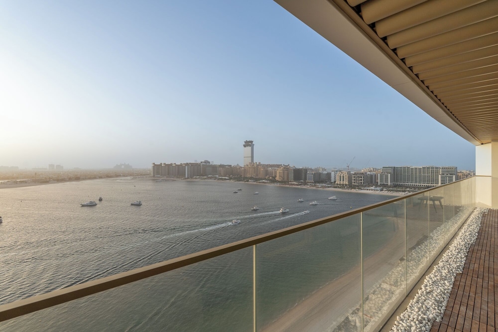 Grand Marina Bleu I Private Beach & Views I PS5 I Infinity Pool I by Skyline Serenity