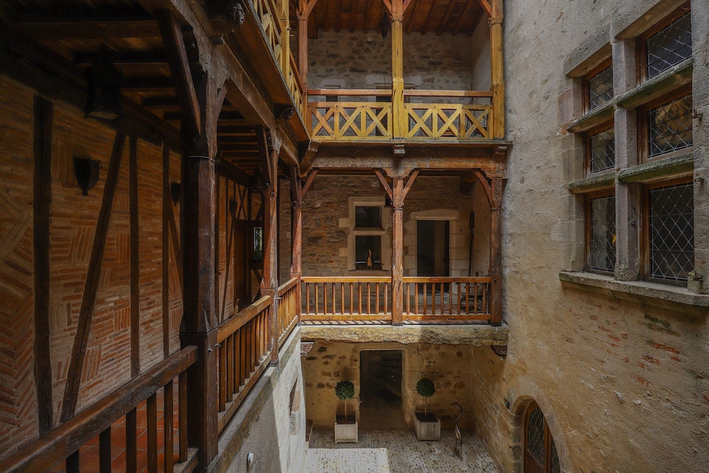 Maison Bakea