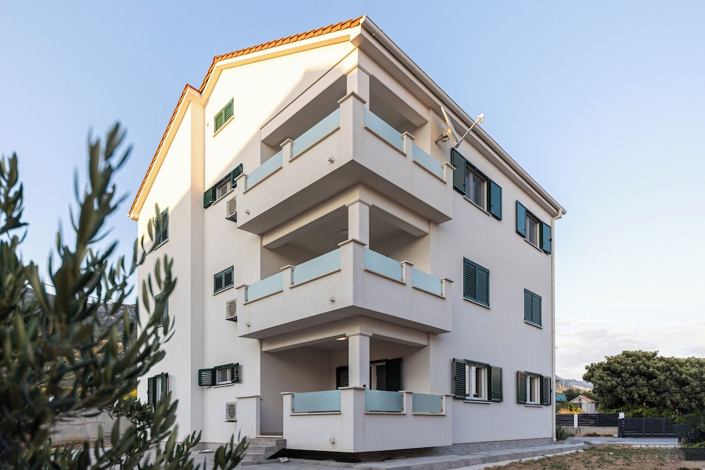 Olive Leaf - Ground Floor Apartment