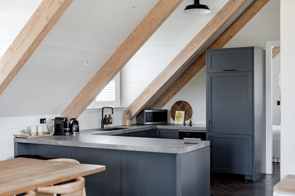 The Loft at Linnaeus Farm Berry - by Linnaeus Collection