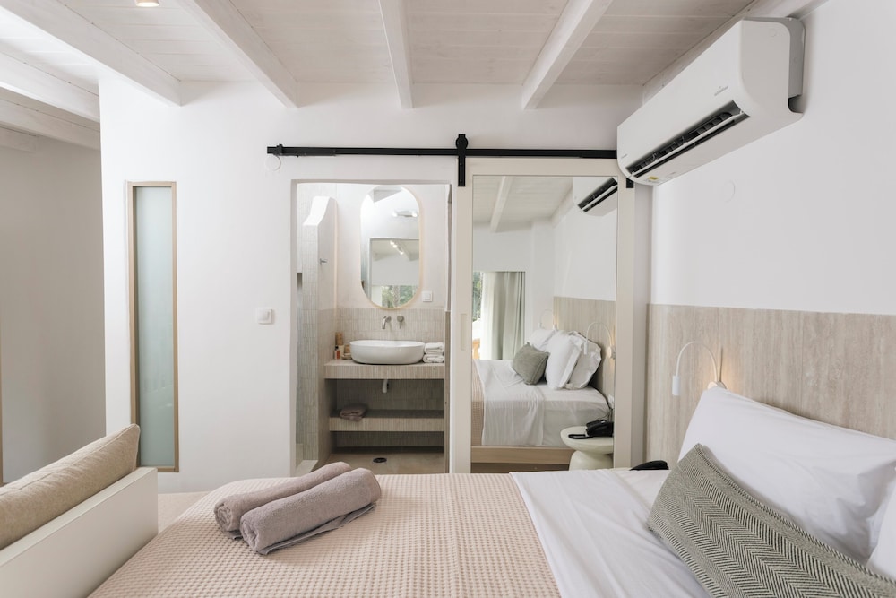 Nusa Suites & Villas