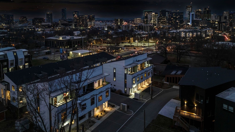 Heart of Gulch - 4 Min to Broadway - Designer Home