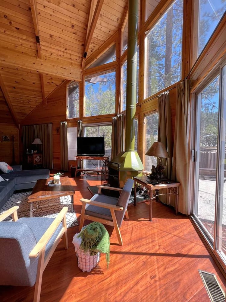 Discover Serenity Cozy Cabin With Mountain Views