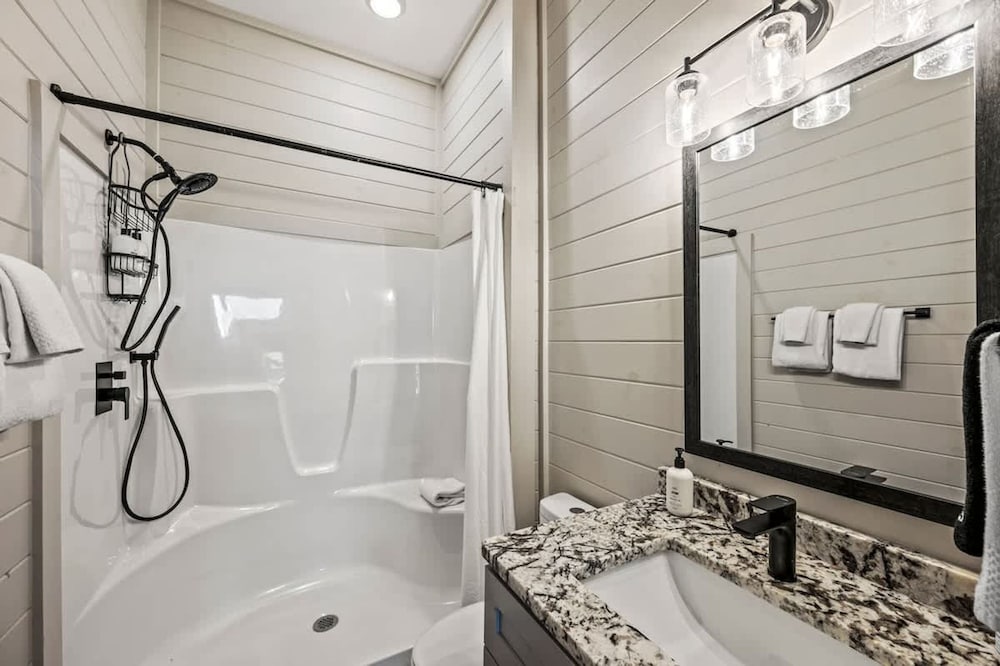 NEW Lake Cabin Sleeps 14 Indoor Pool Hot Tub