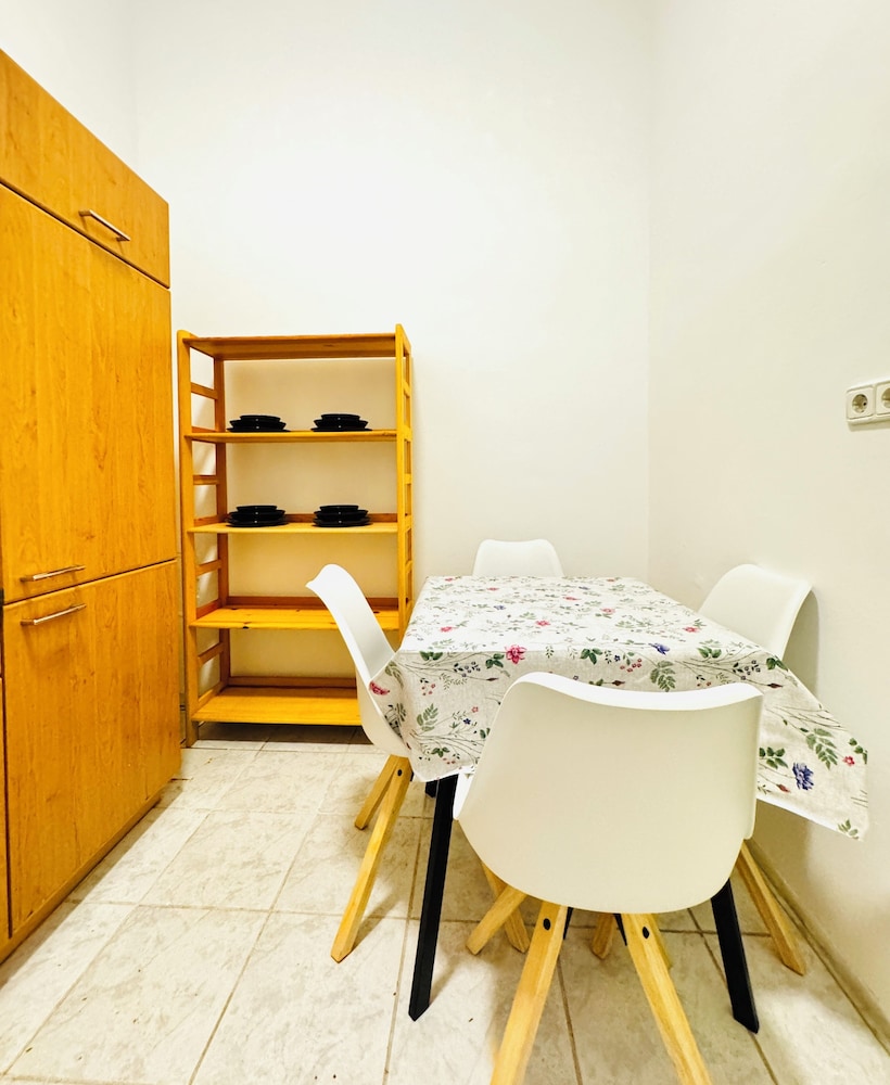 Affordable Apt Near Stadthalle