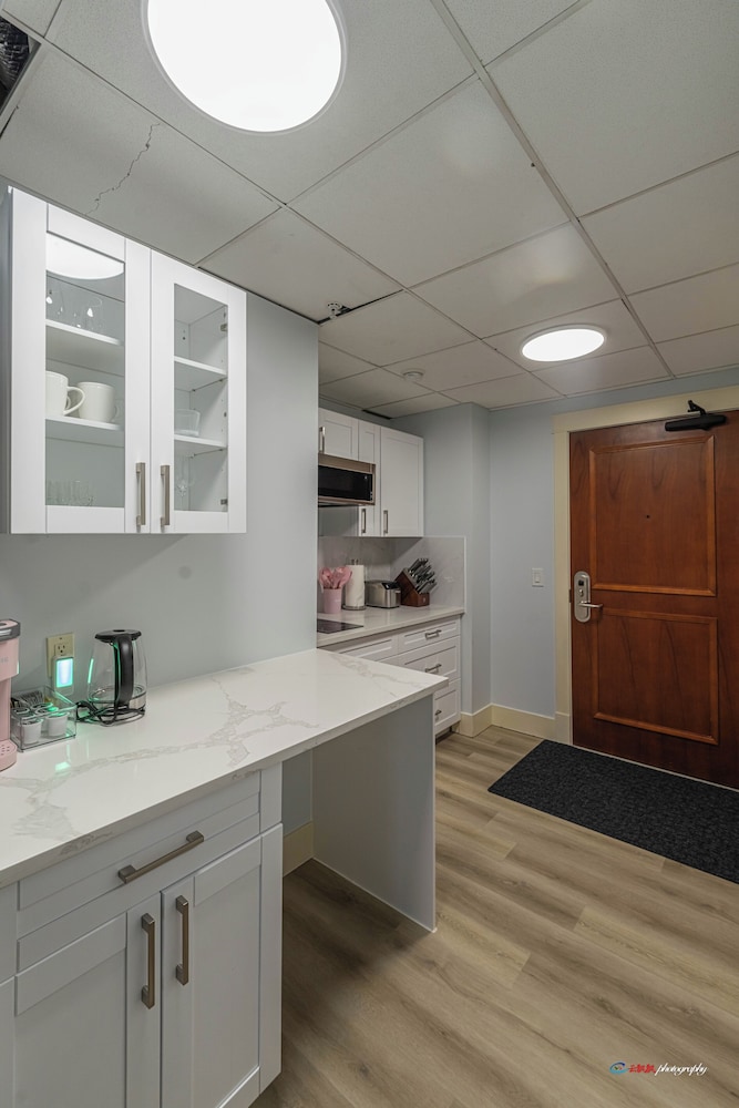 Solara Hotel room with Pool-Hot tub-Gym - Image 5